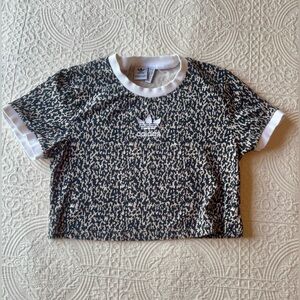 adidas cropped cotton tee size XS cheetah leopard